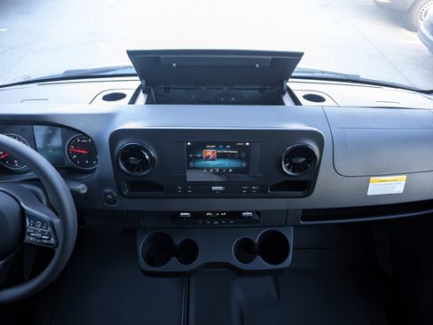 New 2024 Mercedes-Benz Sprinter 2500 w/ Acoustic Package image 24