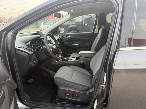 Used 2017 Ford Escape SE image 12
