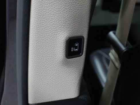 Used 2024 Chrysler Pacifica Touring-L FWD image 18