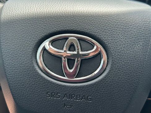 Used 2020 Toyota Highlander XLE FWD image 39