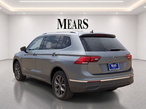 Used 2022 Volkswagen Tiguan SE FWD image 3