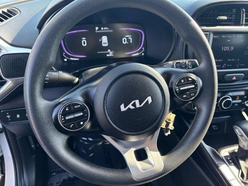 Used 2025 Kia Soul LX w/ LX Technology Package FWD image 29