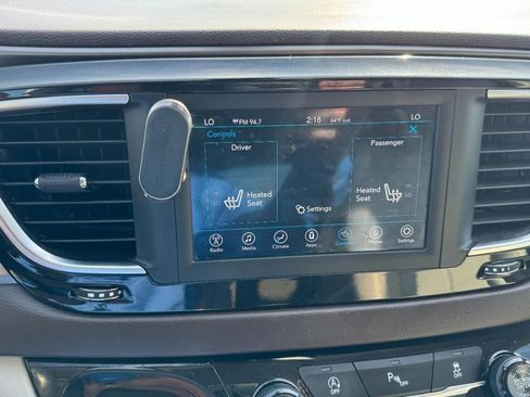 Used 2018 Chrysler Pacifica Touring-L image 20