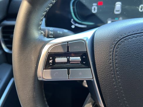 Certified 2025 Kia Telluride LX image 25