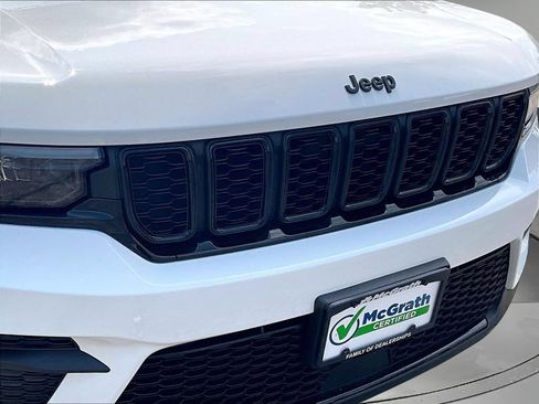 Used 2023 Jeep Grand Cherokee Altitude AWD/4WD image 32