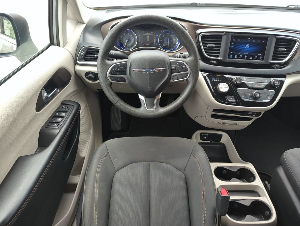Used 2018 Chrysler Pacifica L FWD image 13