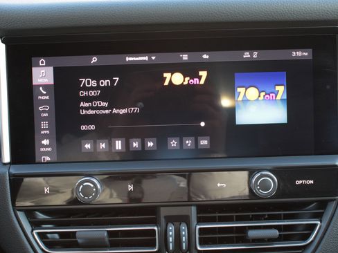 Used 2023 Porsche Macan image 17