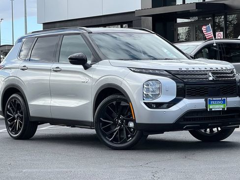 New 2025 Mitsubishi Outlander SEL Black Edition image 3