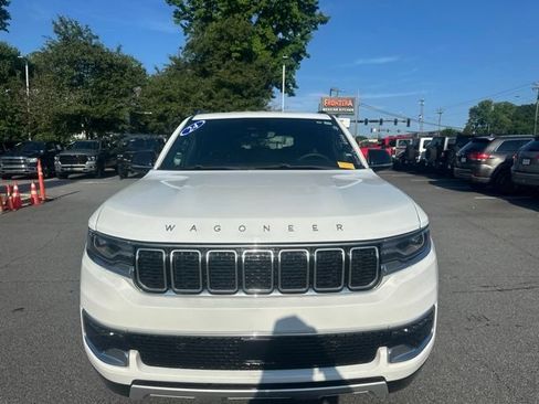 Used 2024 Jeep Wagoneer Series II w/ Flexible Seating Group RWD image 8