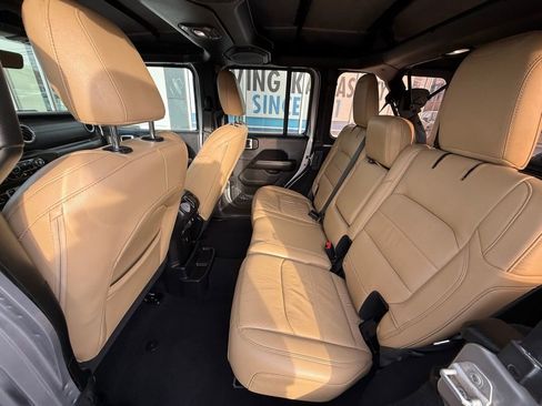 Used 2018 Jeep Wrangler Unlimited Sahara AWD/4WD image 28