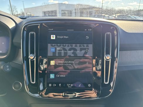 Used 2025 Volvo XC40 B5 Core image 23