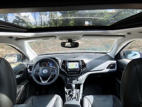 Used 2021 Jeep Cherokee Limited w/ Elite Package FWD image 17