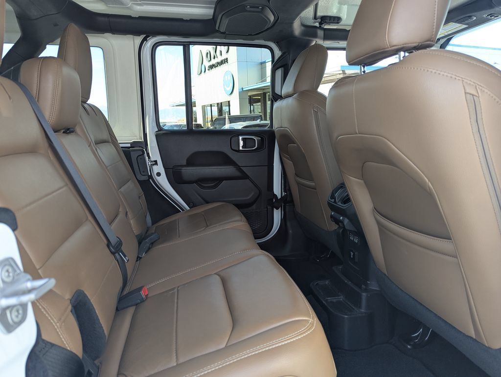 Used 2021 Jeep Wrangler Unlimited Sahara AWD/4WD image 30
