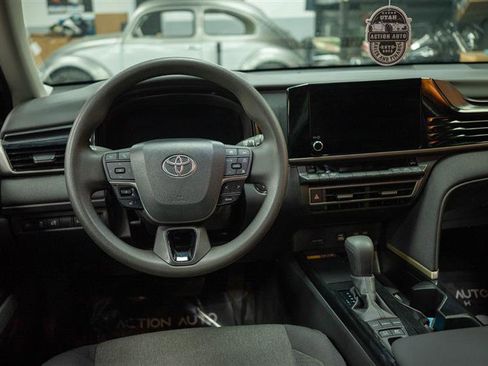 Used 2025 Toyota Camry LE image 17