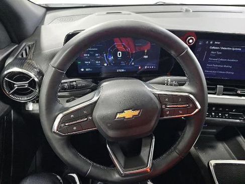 Used 2025 Chevrolet Equinox LT image 8