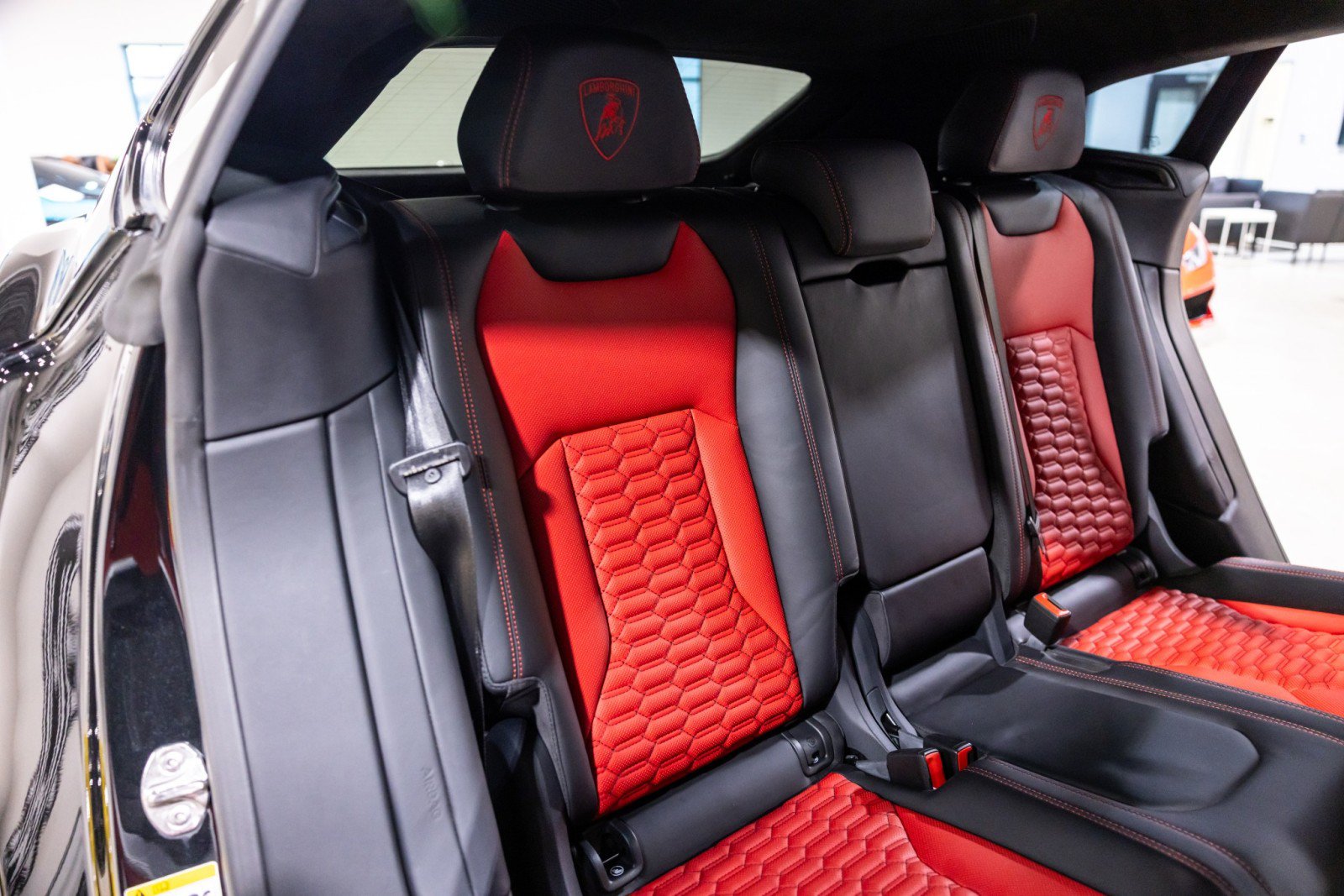 Used 2020 Lamborghini Urus AWD/4WD image 31