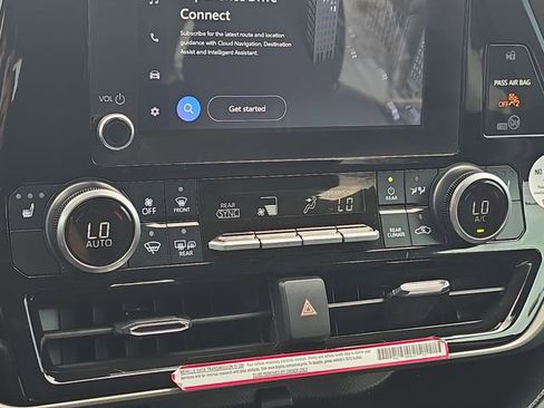 Certified 2024 Toyota Highlander XLE image 25