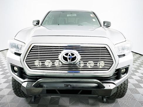 Used 2016 Toyota Tacoma TRD Sport image 5