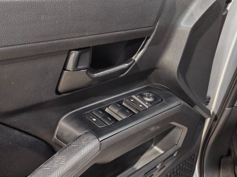 Certified 2025 Toyota Tacoma SR5 AWD/4WD image 21