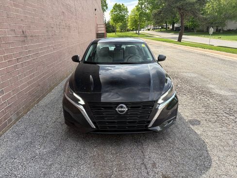 Used 2025 Nissan Altima 2.5 SV FWD image 8