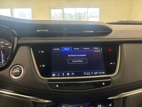 Used 2024 Cadillac XT6 Luxury image 38