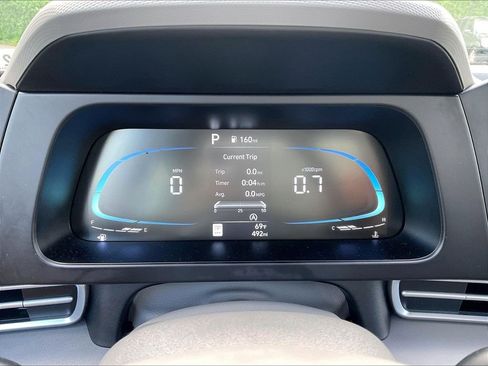 Used 2025 Hyundai Elantra SE FWD image 15