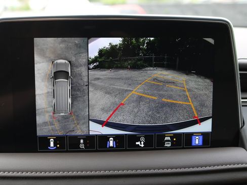 Used 2022 Chevrolet Tahoe Z71 w/ Luxury Package image 24