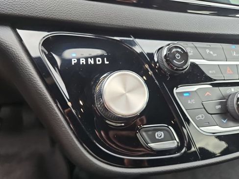 Used 2025 Chrysler Pacifica Select FWD image 15