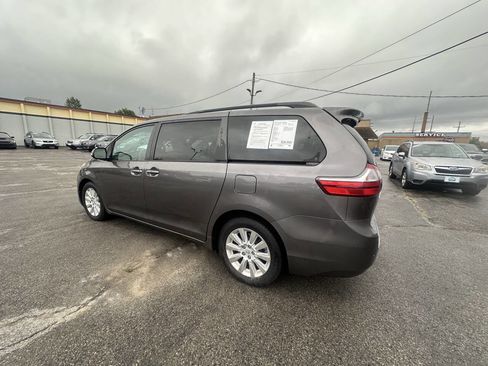Used 2015 Toyota Sienna Limited Premium image 6