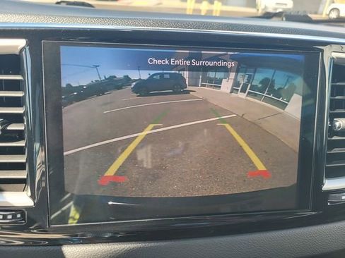 Used 2023 Chrysler Pacifica Touring-L FWD image 21