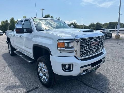 Used 2018 GMC Sierra 2500 Denali w/ Duramax Plus Package AWD/4WD image 3