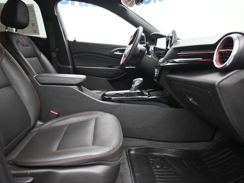 Used 2025 Chevrolet Trax RS w/ Driver Confidence Package FWD image 9