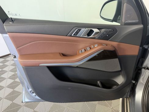Used 2025 BMW X7 xDrive40i w/ Premium Package AWD/4WD image 13