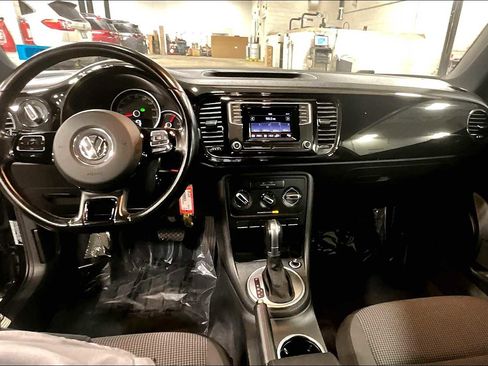 Used 2018 Volkswagen Beetle 2.0T S image 13