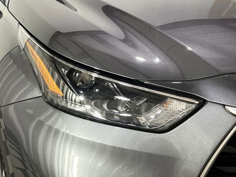 Used 2022 Toyota Highlander XLE w/ Protection Package #3 (TMS) AWD/4WD image 21