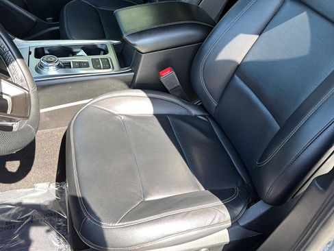 Used 2020 Ford Explorer XLT w/ Equipment Group 202A RWD image 29