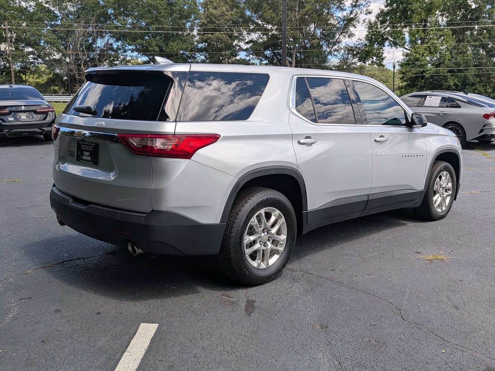Used 2020 Chevrolet Traverse LS FWD image 4