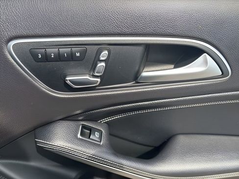 Used 2020 Mercedes-Benz GLA 250 4MATIC w/ Premium Package image 14