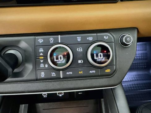 Certified 2024 Land Rover Defender 110 X-Dynamic SE AWD/4WD image 16