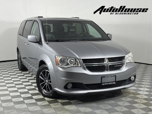 Used 2017 Dodge Grand Caravan SXT FWD image 1
