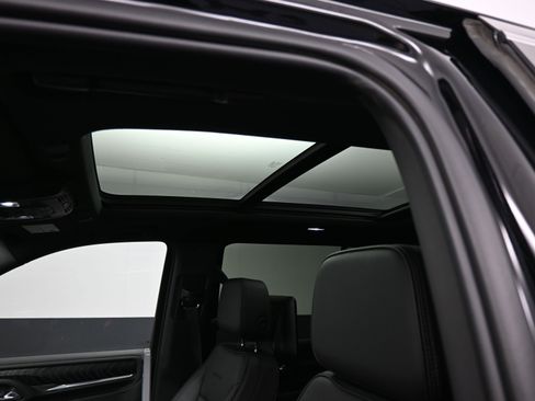 Used 2023 GMC Yukon Denali w/ Advanced Technology Package image 14