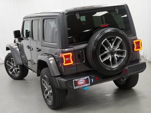 Used 2024 Jeep Wrangler Unlimited w/ Convenience Group image 12