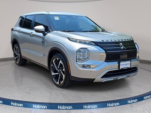 Used 2025 Mitsubishi Outlander SE AWD/4WD image 4