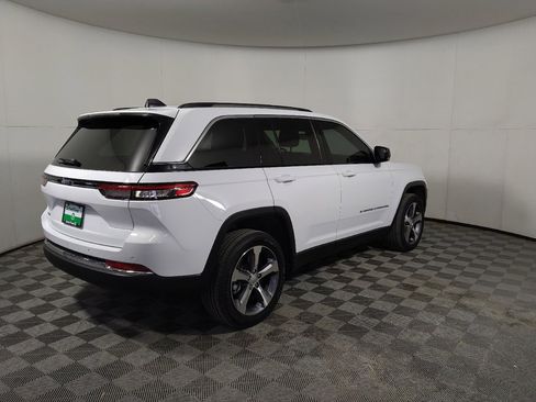 Used 2022 Jeep Grand Cherokee Limited 4xe image 10