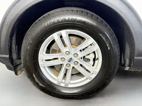 Used 2023 Ford Explorer XLT w/ Equipment Group 202A RWD image 38