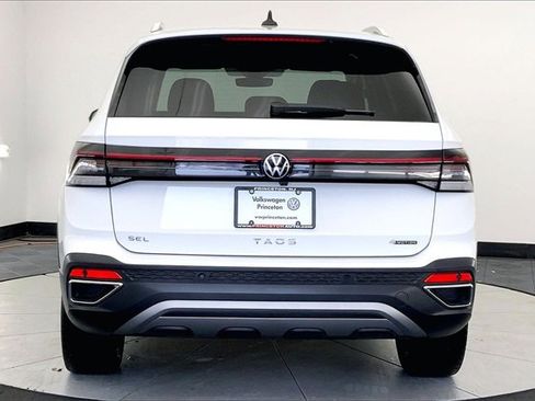 Used 2025 Volkswagen Taos SEL image 4