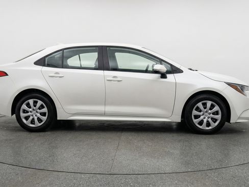 Used 2025 Toyota Corolla LE FWD image 11