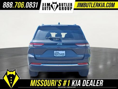 Used 2023 Jeep Grand Cherokee Laredo AWD/4WD image 22