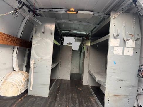 Used 2013 Chevrolet Express 2500 RWD image 16