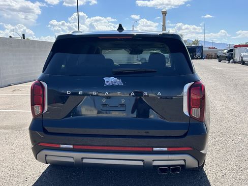 Used 2023 Hyundai Palisade Limited w/ Winter Package FWD image 4